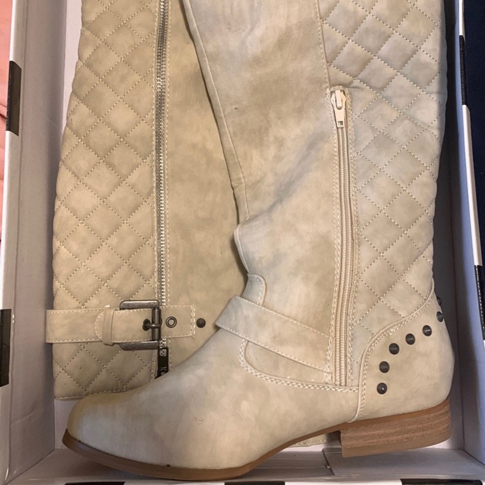 New Boots..Tag on the outer box-Never been use